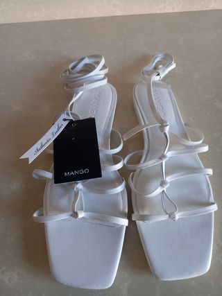 Sandalias de piel blancas