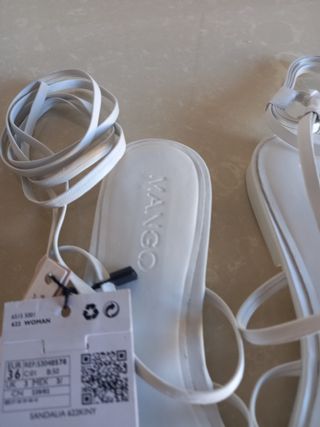 Sandalias de piel blancas