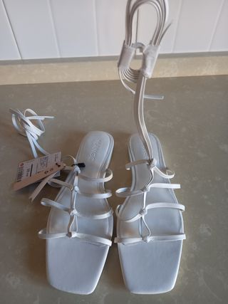 Sandalias de piel blancas