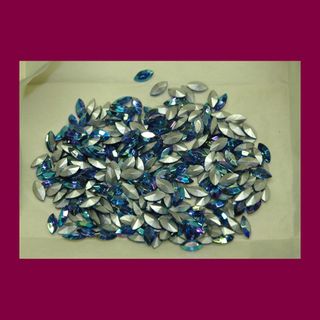 Strass a navetta azzurro - 10 x 5 mm