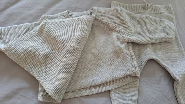 Conjunto Zara color gris talla 1-3 meses