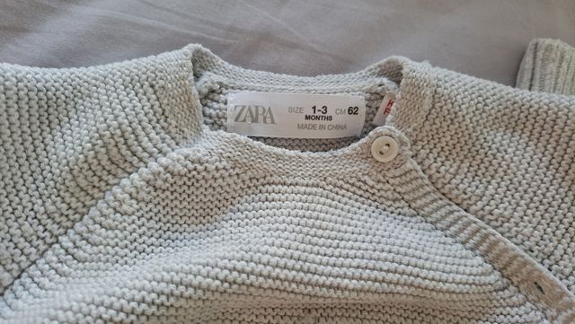 Conjunto Zara color gris talla 1-3 meses