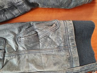 Cazadora de piel azul