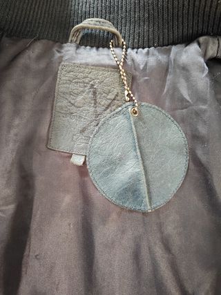 Cazadora de piel azul