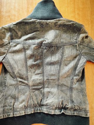 Cazadora de piel azul