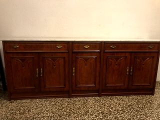 Aparador salón de madera y mármol