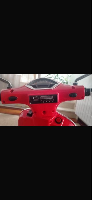 Moto infantil Triciclo Vespa Scooter Eléctrico