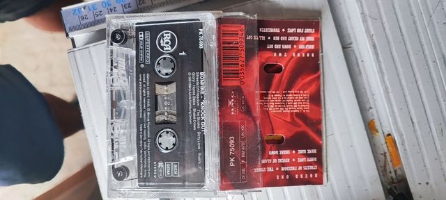 Musicassette bonfire knock out