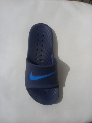 Chanclas Nike azul marino niño talla 37