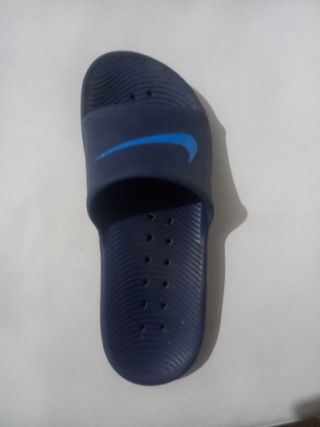 Chanclas Nike azul marino niño talla 37