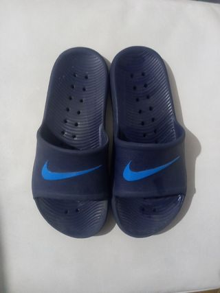 Chanclas Nike azul marino niño talla 37