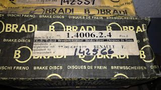 RENAULT R-20 Y R-30, PIEZAS Y RECAMBIOS (2)