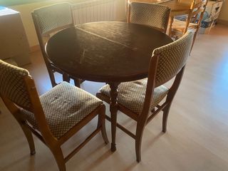 Mesa y sillas