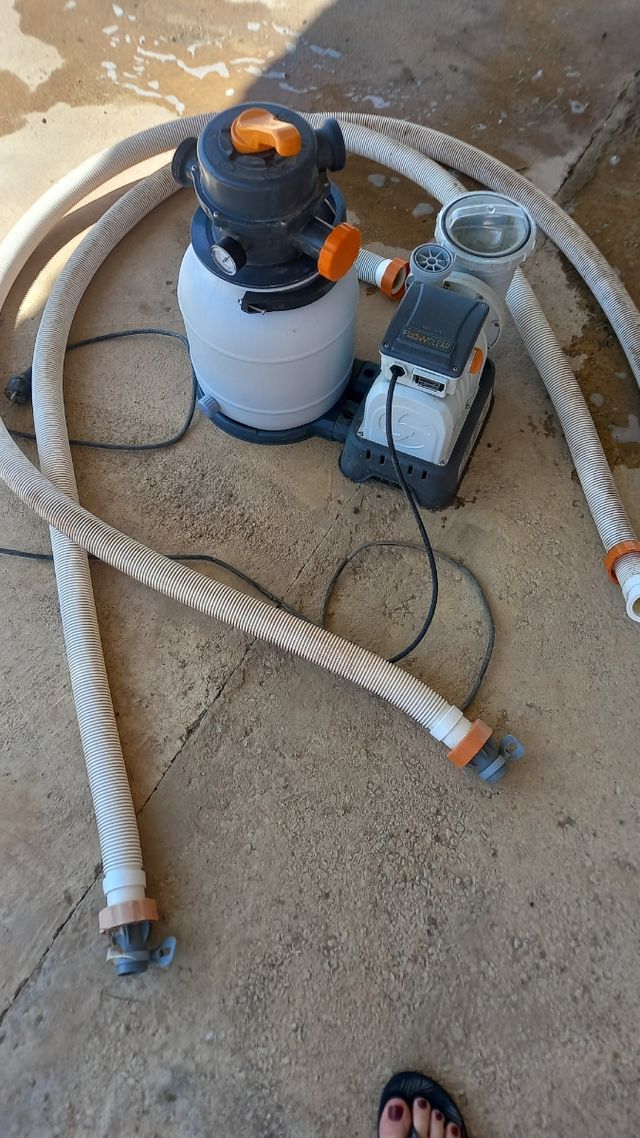 Depuradora para piscina ,regalo escalera y tapa.