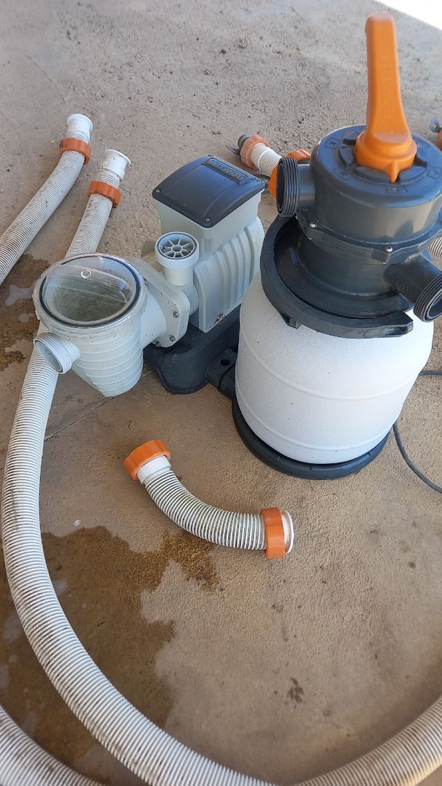 Depuradora para piscina ,regalo escalera y tapa.