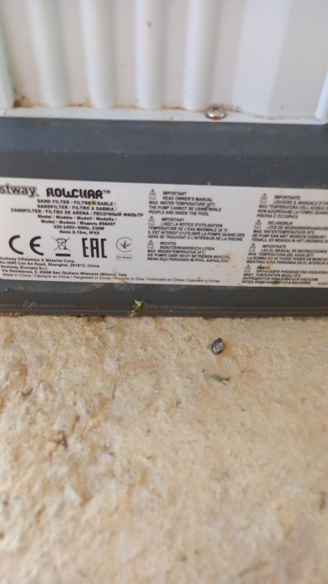 Depuradora para piscina ,regalo escalera y tapa.