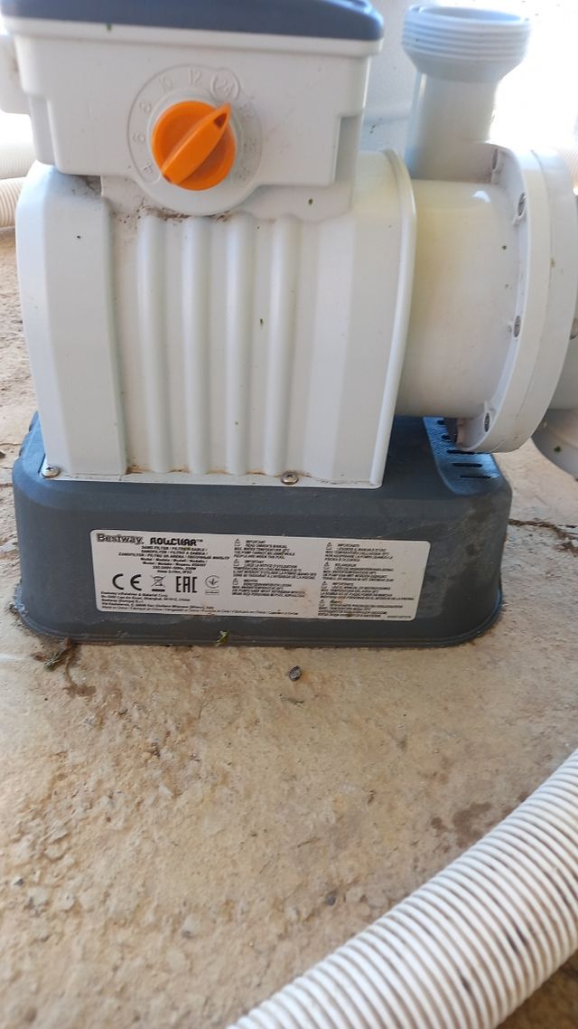 Depuradora para piscina ,regalo escalera y tapa.