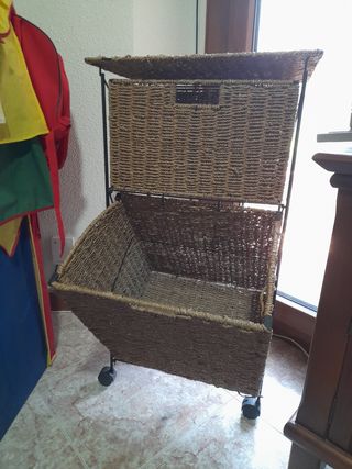 Mueble auxiliar con ruedas