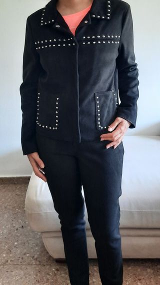 Traje negro MANGO antelina tachuelas