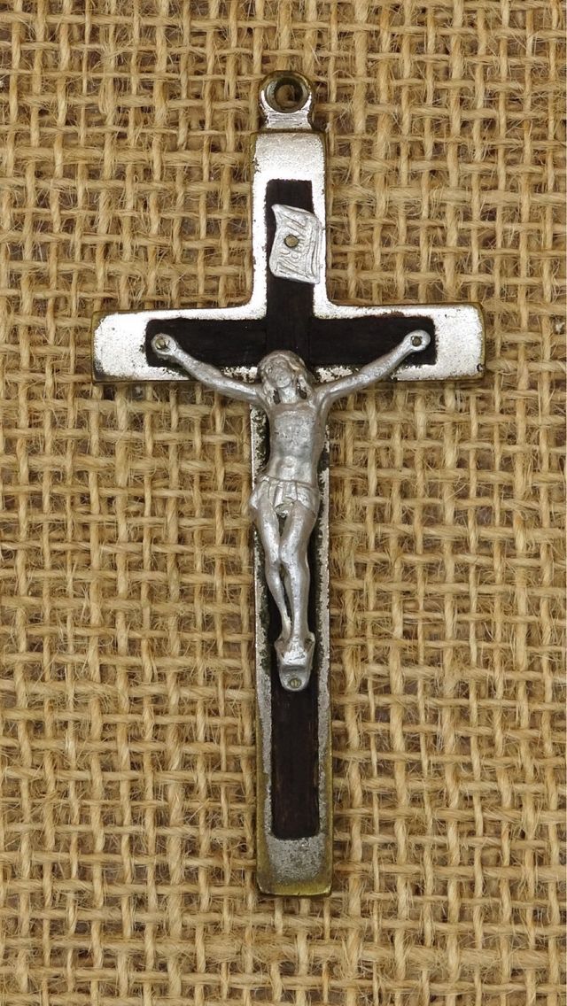Antiguo crucifijo en bronce y madera