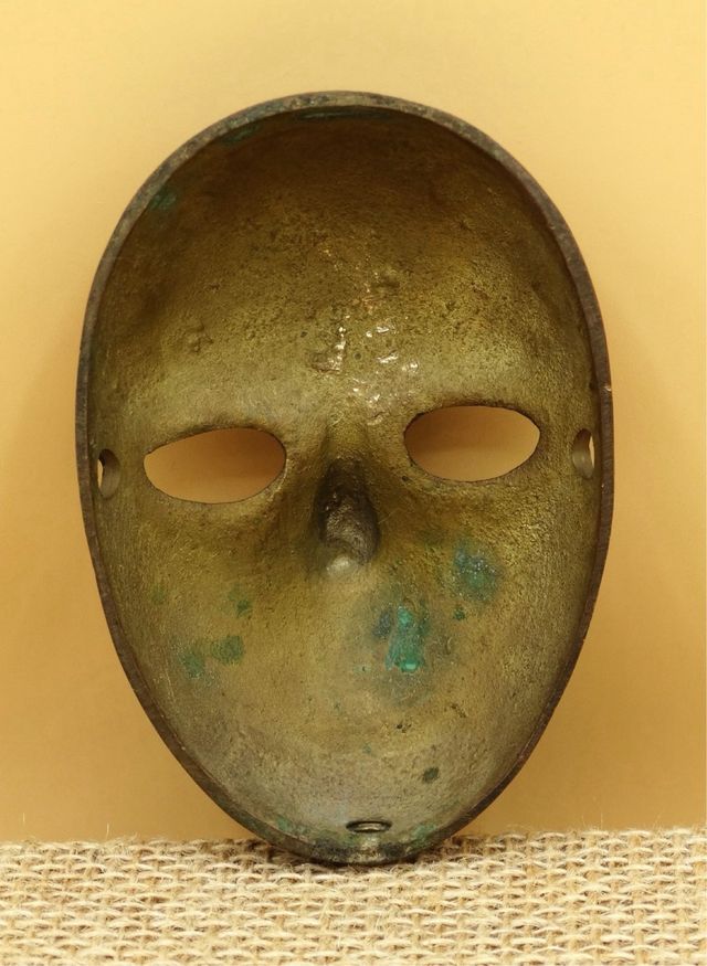 Antigua máscara bronce, vintage