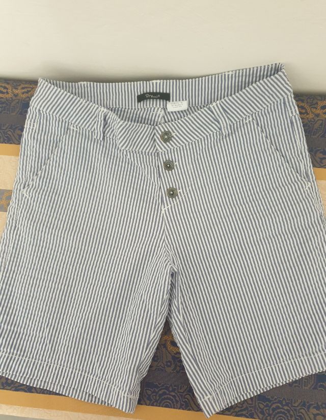 Pantaloncini marchio Prani