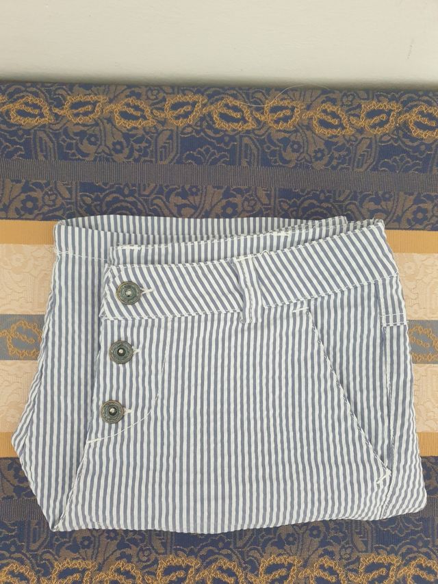 Pantaloncini marchio Prani