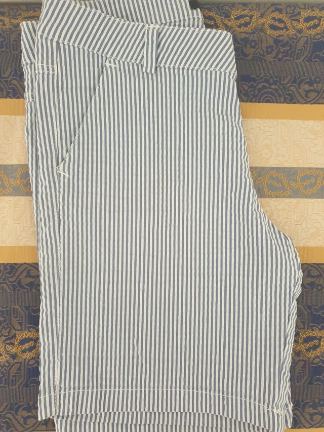 Pantaloncini marchio Prani