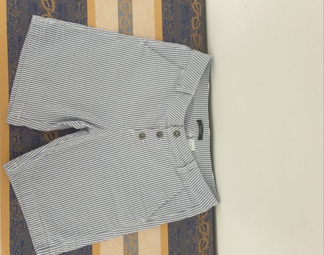 Pantaloncini marchio Prani