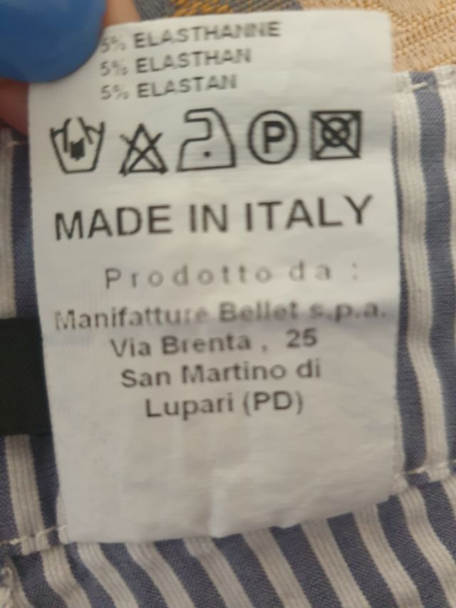 Pantaloncini marchio Prani