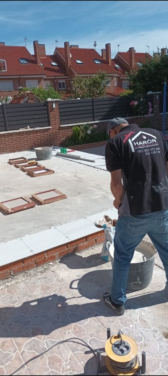 Albañil solador ha decantador