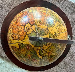 Mueble licorera bola del mundo