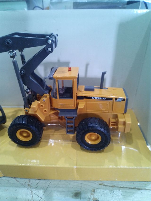 Cararama 1:50 pala gommata con ragno Volvo L 180 C