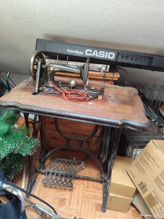 Maquina de coser antigua