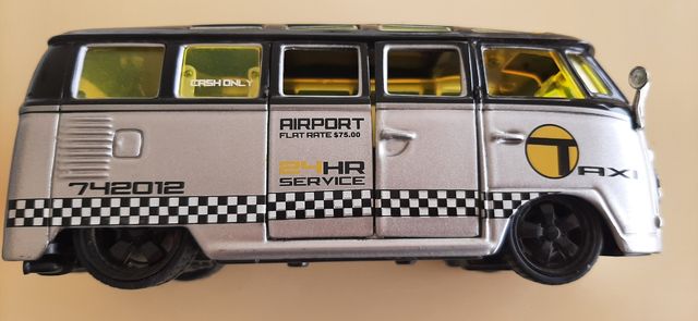 T1 WG TAXI BUS AIRPORT 1:24