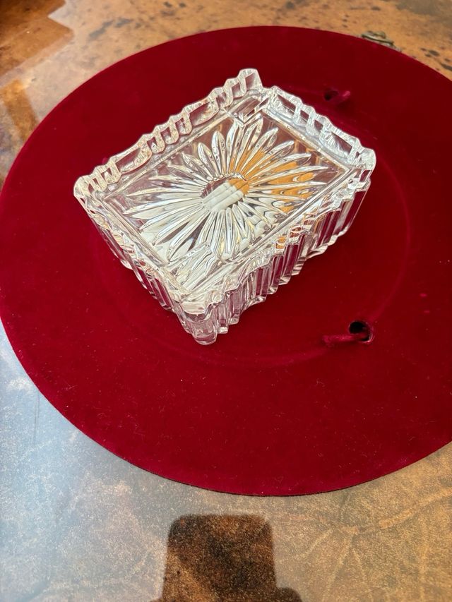 contenitore per sigarette con coperchio-posacenere