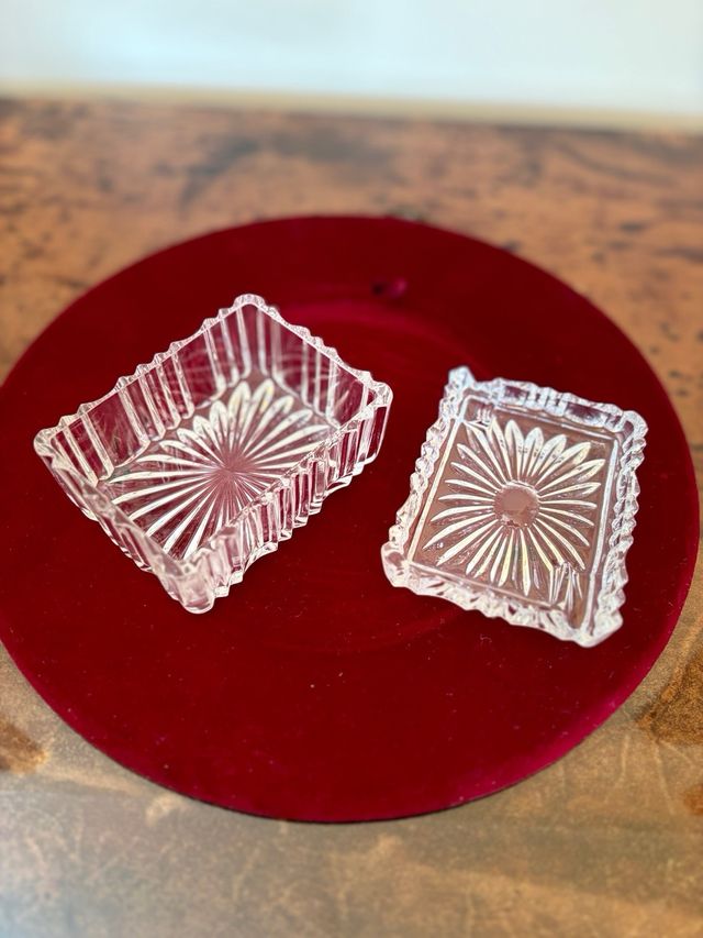 contenitore per sigarette con coperchio-posacenere