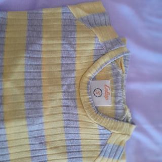 Jersey a rayas amarillas y grises