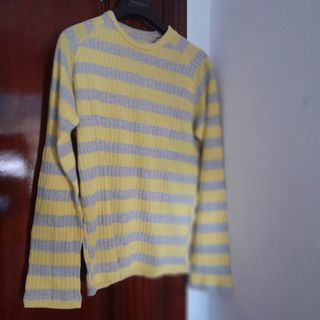 Jersey a rayas amarillas y grises