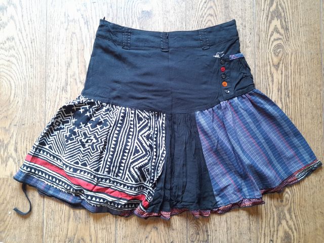 Falda corta étnica