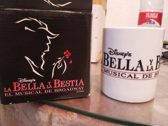 Taza bella y bestia el musical