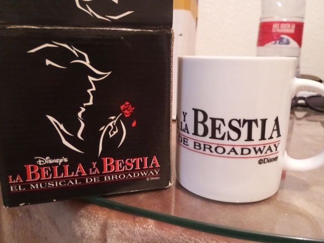 Taza bella y bestia el musical
