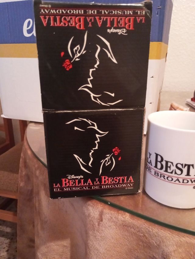Taza bella y bestia el musical