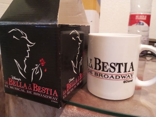 Taza bella y bestia el musical