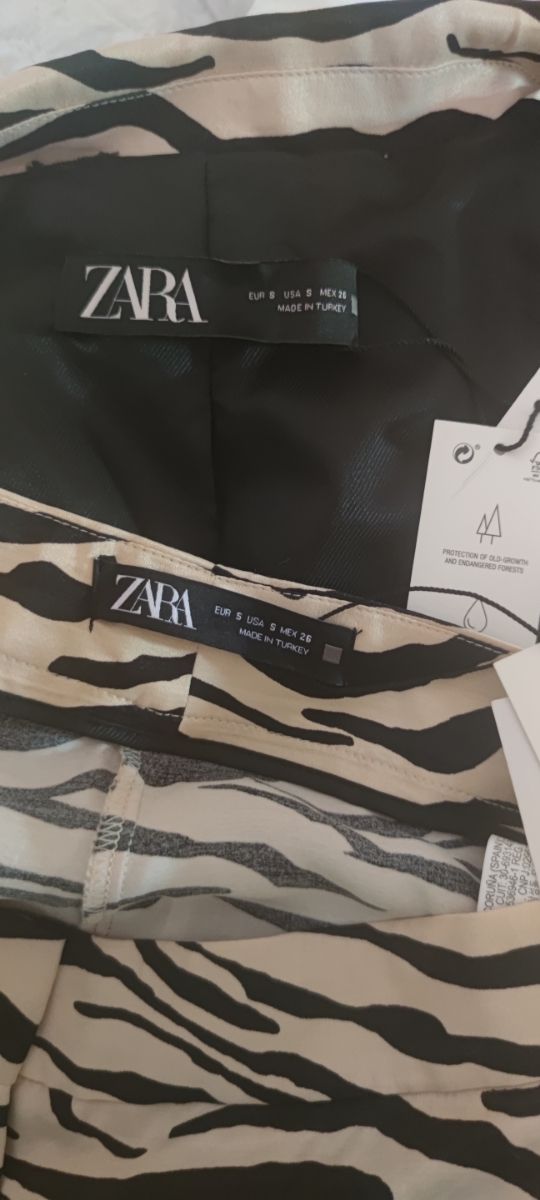 Conjunto chaqueta y pantalón estampado