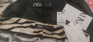 Conjunto chaqueta y pantalón estampado