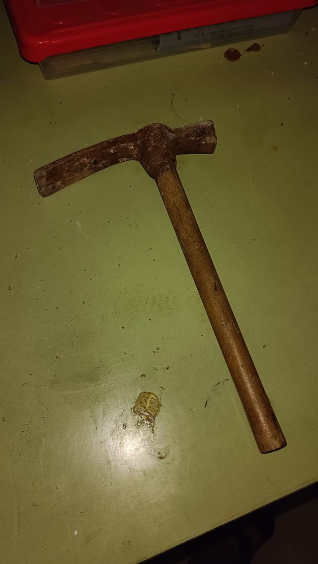 Martillo con piqueta