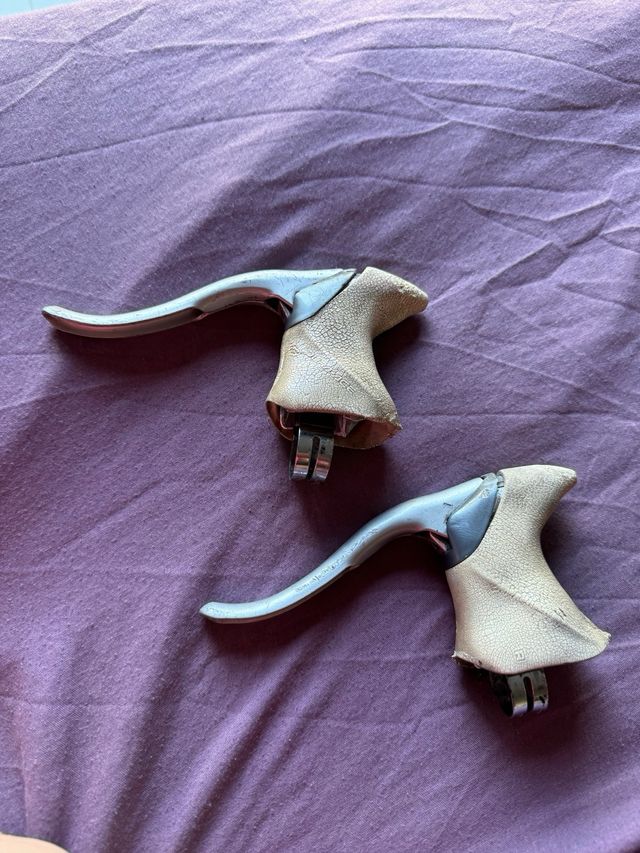 Freno de bicicleta de carretera marca Shimano 105