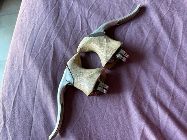 Freno de bicicleta de carretera marca Shimano 105