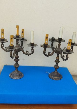 Pareja de candelabros de metal
